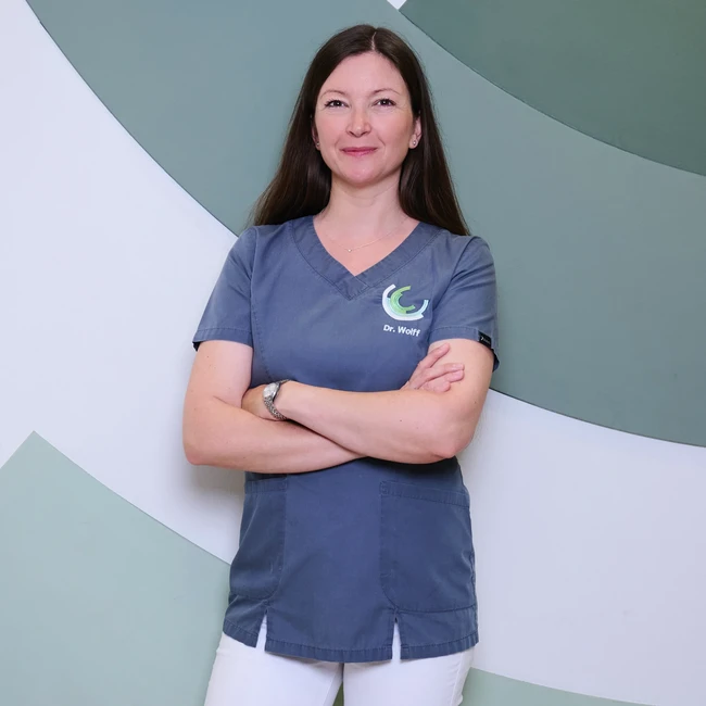 Dr. med. dent. Cristina Wolff Dr. med. dent. Cristina Wolff